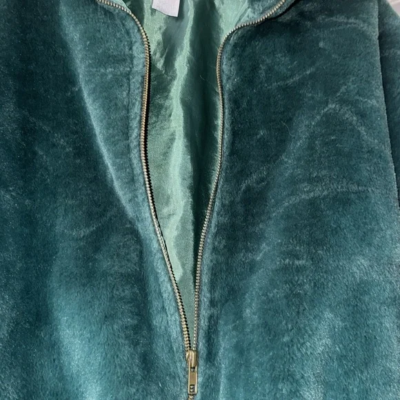 NEVER WORN FUR JACKET FOR WOMEN - Picture 5 of 5